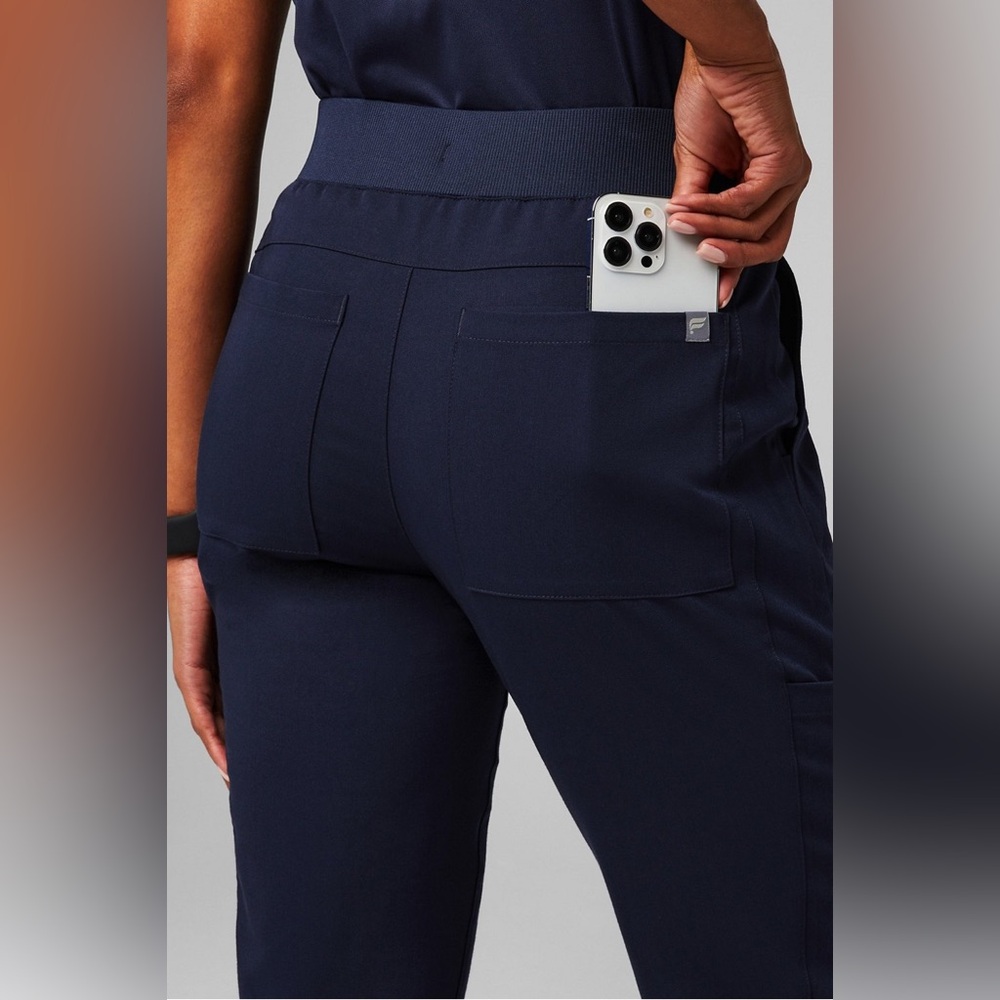 Fabletics On-Call Scrub Jogger - Picture 4 of 7